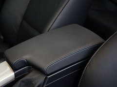 2011款 320i 2.0L 自动豪华型