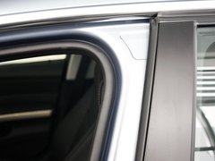 2011款 320i 2.0L 自动豪华型