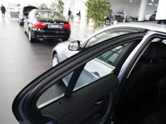 2011款 320i 2.0L 自动豪华型