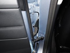 2011款 320i 2.0L 自动豪华型