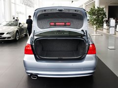 2011款 320i 2.0L 自动豪华型