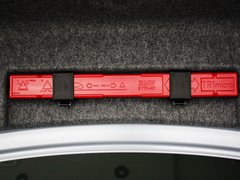 2011款 320i 2.0L 自动豪华型