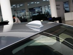2011款 320i 2.0L 自动豪华型