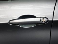 2011款 320i 2.0L 自动豪华型