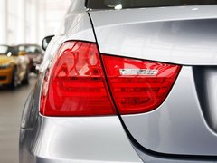 2011款 320i 2.0L 自动豪华型