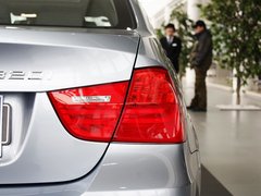 2011款 320i 2.0L 自动豪华型