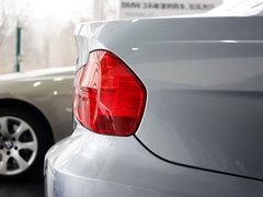 2011款 320i 2.0L 自动豪华型