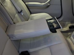 2011款 320i 2.0L 自动豪华型
