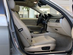 2011款 320i 2.0L 自动豪华型