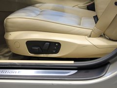 2011款 320i 2.0L 自动豪华型