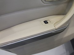 2011款 320i 2.0L 自动豪华型