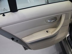 2011款 320i 2.0L 自动豪华型