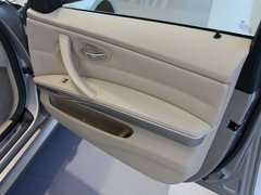 2011款 320i 2.0L 自动豪华型