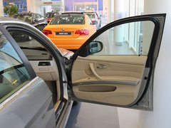 2011款 320i 2.0L 自动豪华型