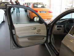 2011款 320i 2.0L 自动豪华型