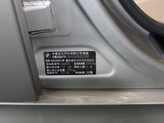 2011款 320i 2.0L 自动豪华型