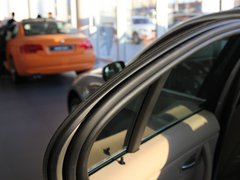 2011款 320i 2.0L 自动豪华型