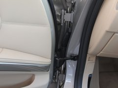 2011款 320i 2.0L 自动豪华型