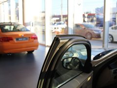 2011款 320i 2.0L 自动豪华型