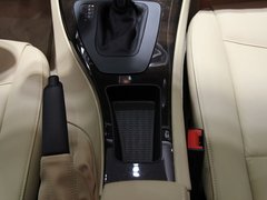 2011款 325i 2.5L 时尚型