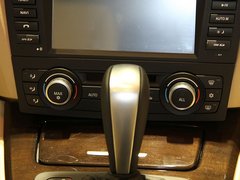 2011款 325i 2.5L 时尚型