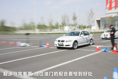 2011款 325i 2.5L 豪华型