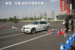 2011款 325i 2.5L 豪华型