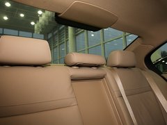 2011款 325i 2.5L 豪华型