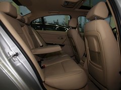 2011款 325i 2.5L 豪华型