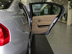 2011款 325i 2.5L 豪华型