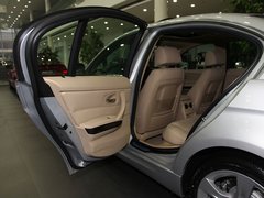 2011款 325i 2.5L 豪华型