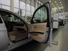 2011款 325i 2.5L 豪华型