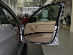 2011款 325i 2.5L 豪华型