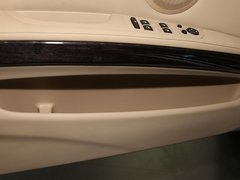 2011款 325i 2.5L 豪华型