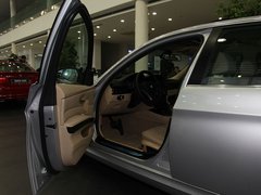 2011款 325i 2.5L 豪华型