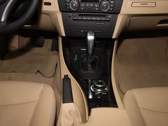 2011款 325i 2.5L 豪华型
