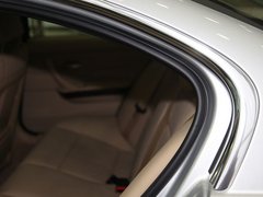 2011款 325i 2.5L 豪华型