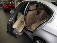 2011款 325i 2.5L 豪华型