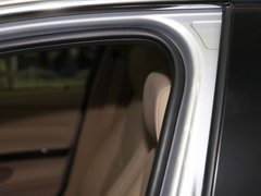 2011款 325i 2.5L 豪华型