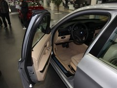 2011款 325i 2.5L 豪华型