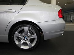 2011款 325i 2.5L 豪华型