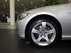 2011款 325i 2.5L 豪华型