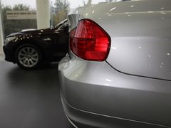 2011款 325i 2.5L 豪华型