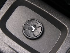 2010款 三厢 1.5L 手动 运动版