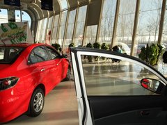 2010款 三厢 1.5L 手动 运动版
