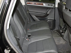 大众(进口)  V6 TSI 第二排座椅45度视角