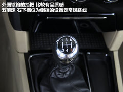 2011款 2.4T 手动 柴油两驱豪华型 5座