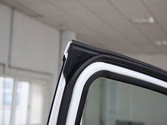 2011款 2.4T 手动 柴油两驱豪华型 5座