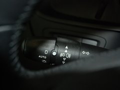 2011款 2.3L 自动 尊贵型