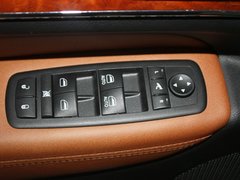 2011款 5.7L 自动 旗舰导航版 5座